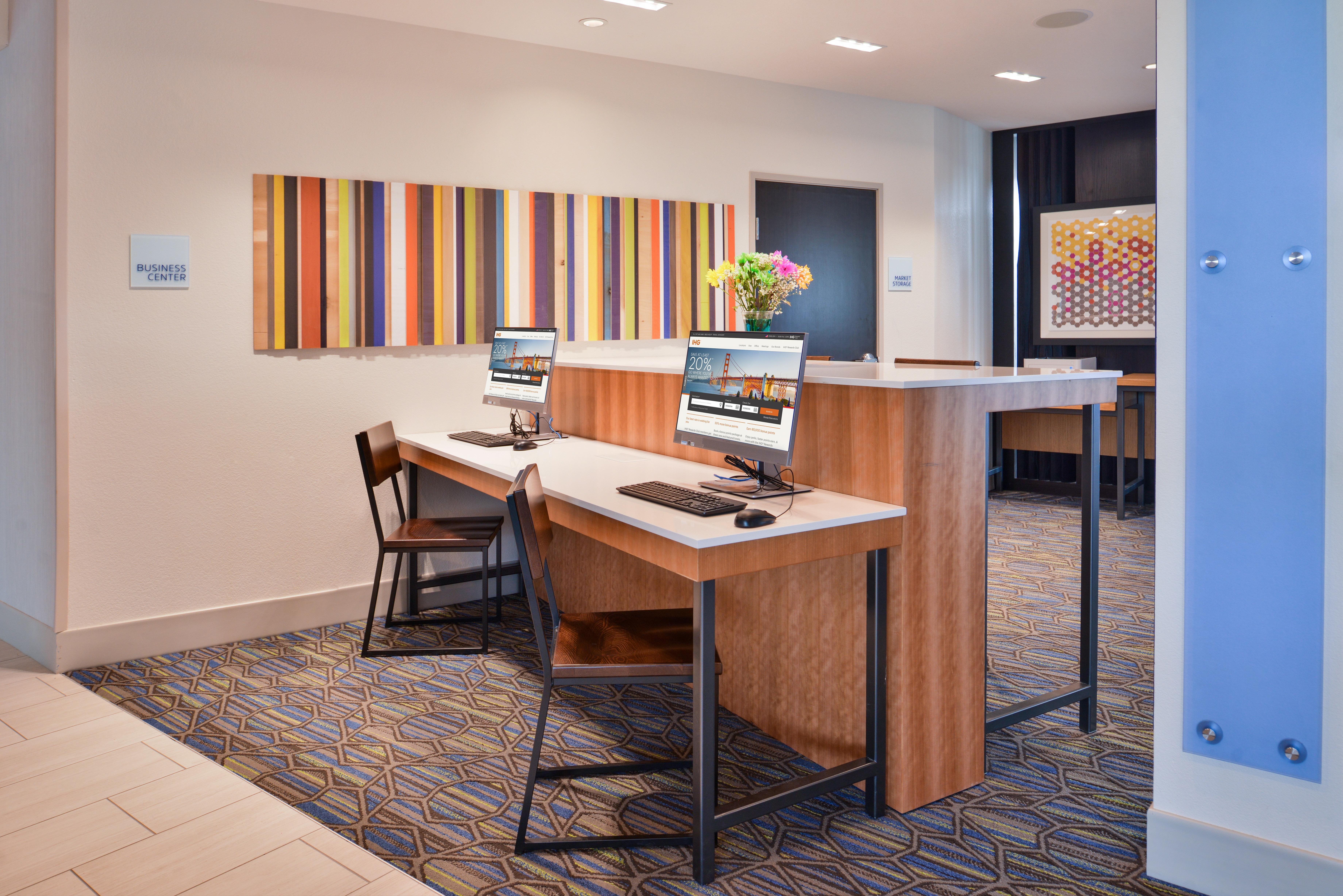 Holiday Inn Express & Suites - Olathe West By Ihg Exterior photo